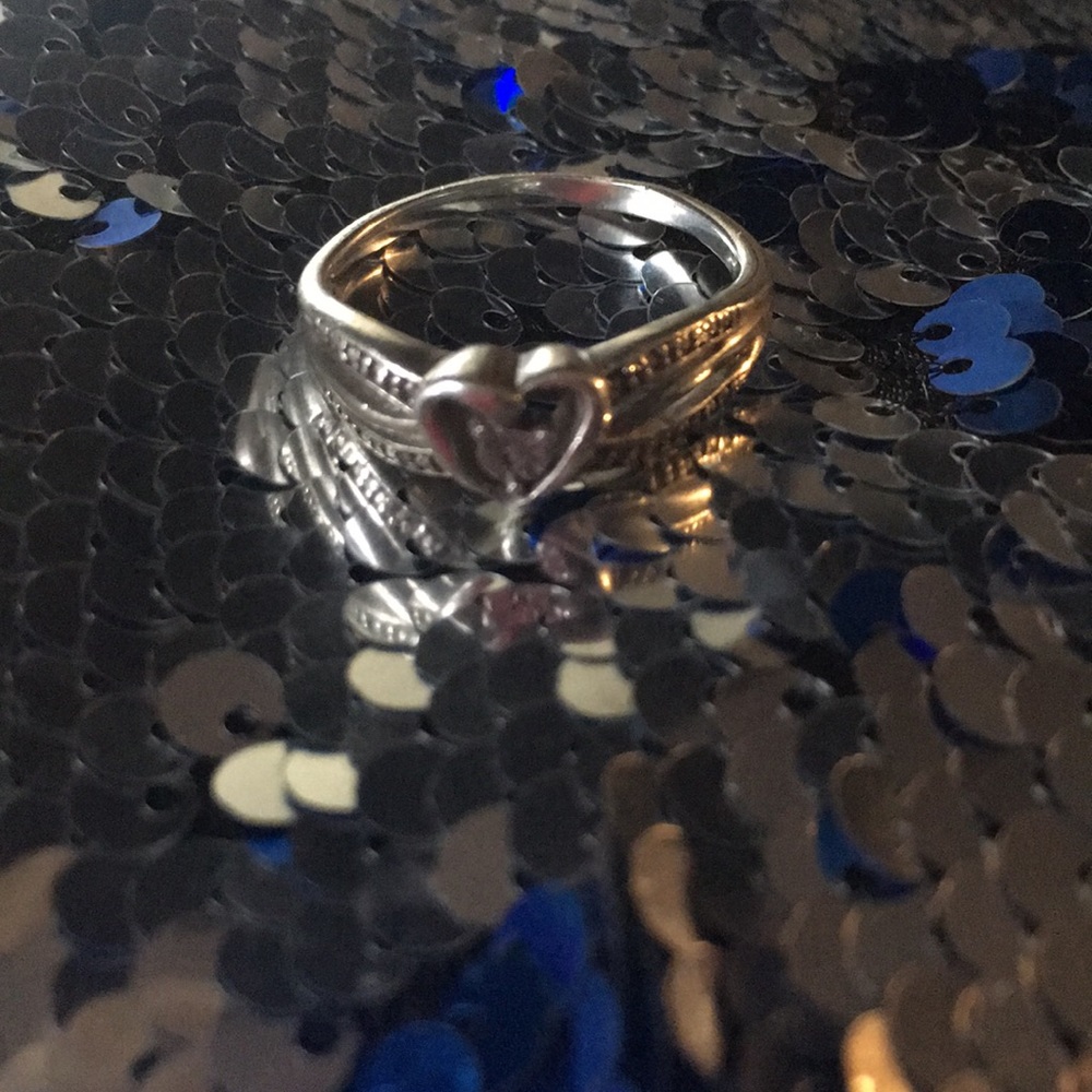Stunning Kay’s jewelers diamond heart ring